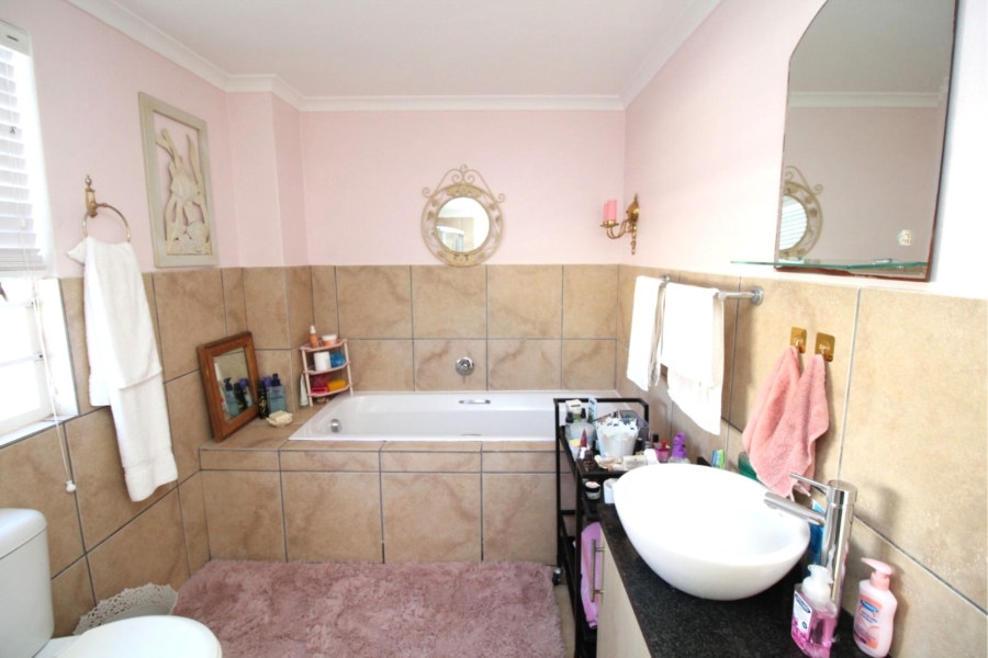 3 Bedroom Property for Sale in Country Club Western Cape